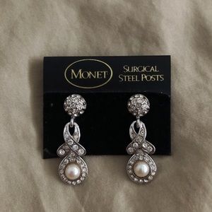 Bundle Item: Dangly Monet Earrings